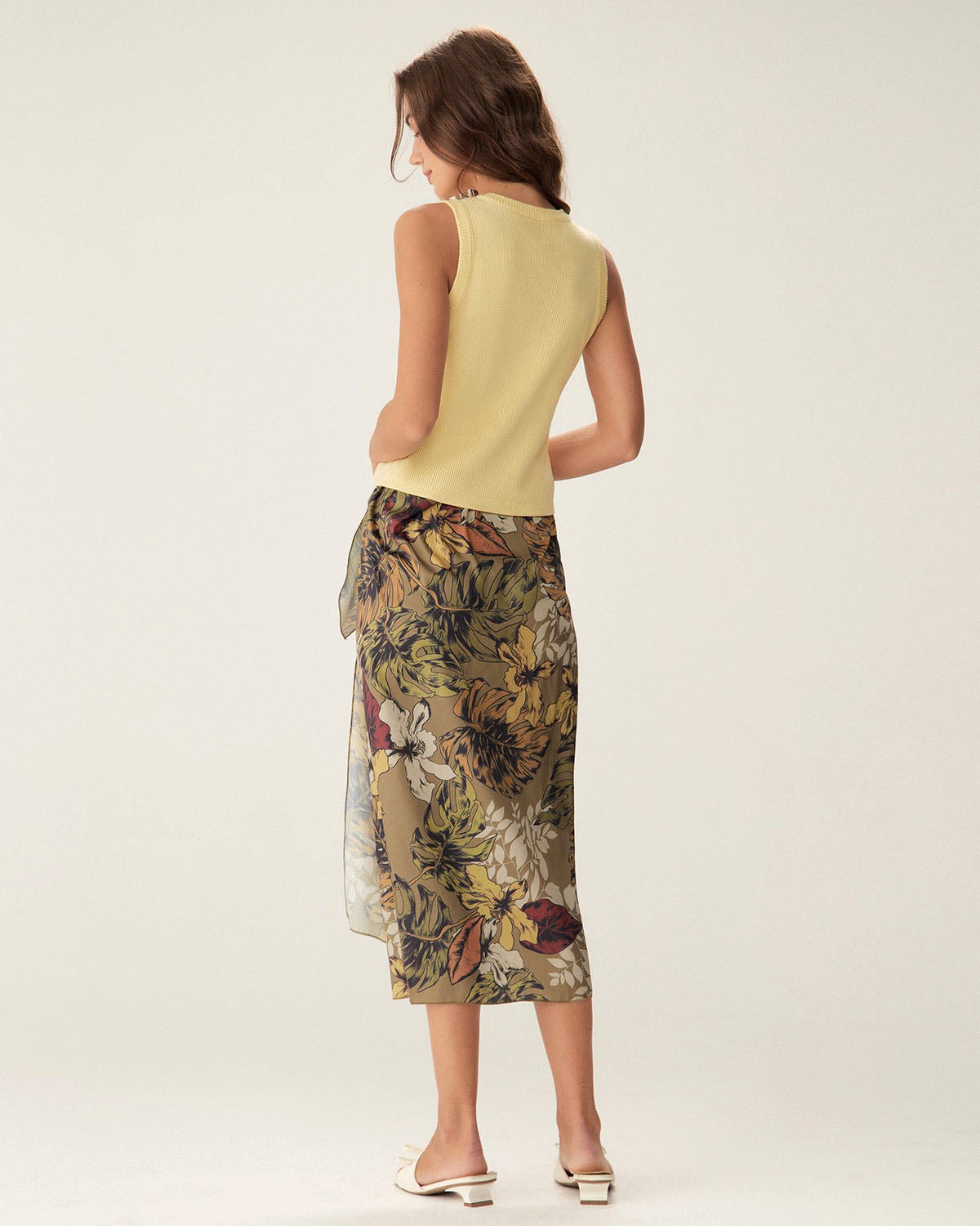 Yellow Round Neck Button Knit Vest - RIHOAS