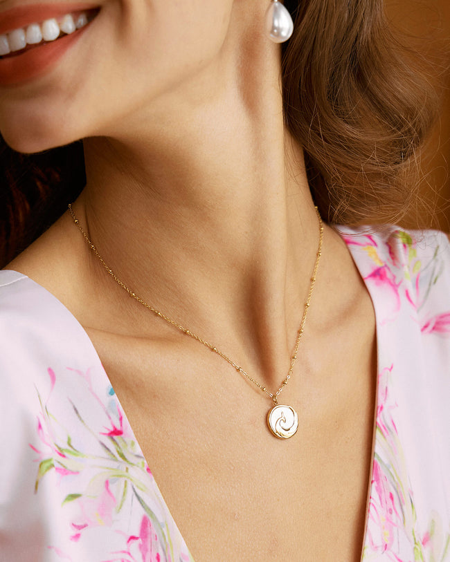 White Seashell Pendant Necklace