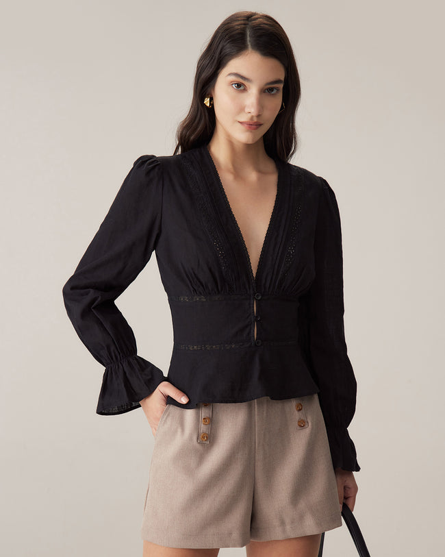 Schwarze Rüschenbluse mit V-Ausschnitt