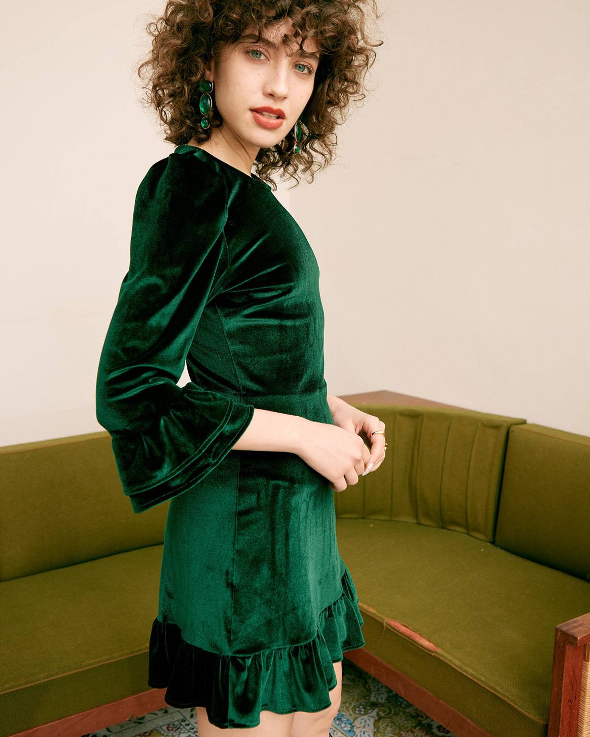 velvet green dress outfit Green Holiday Dress Outfit Holiday Style With Lulus :: Green Velvet Midi Dress More Color