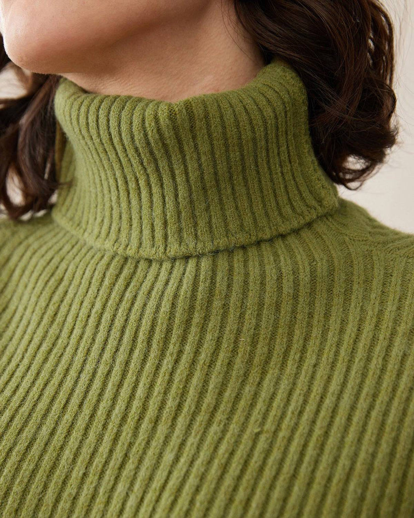 The Relaxed Turtleneck Ribbed Sweater - RIHOAS
